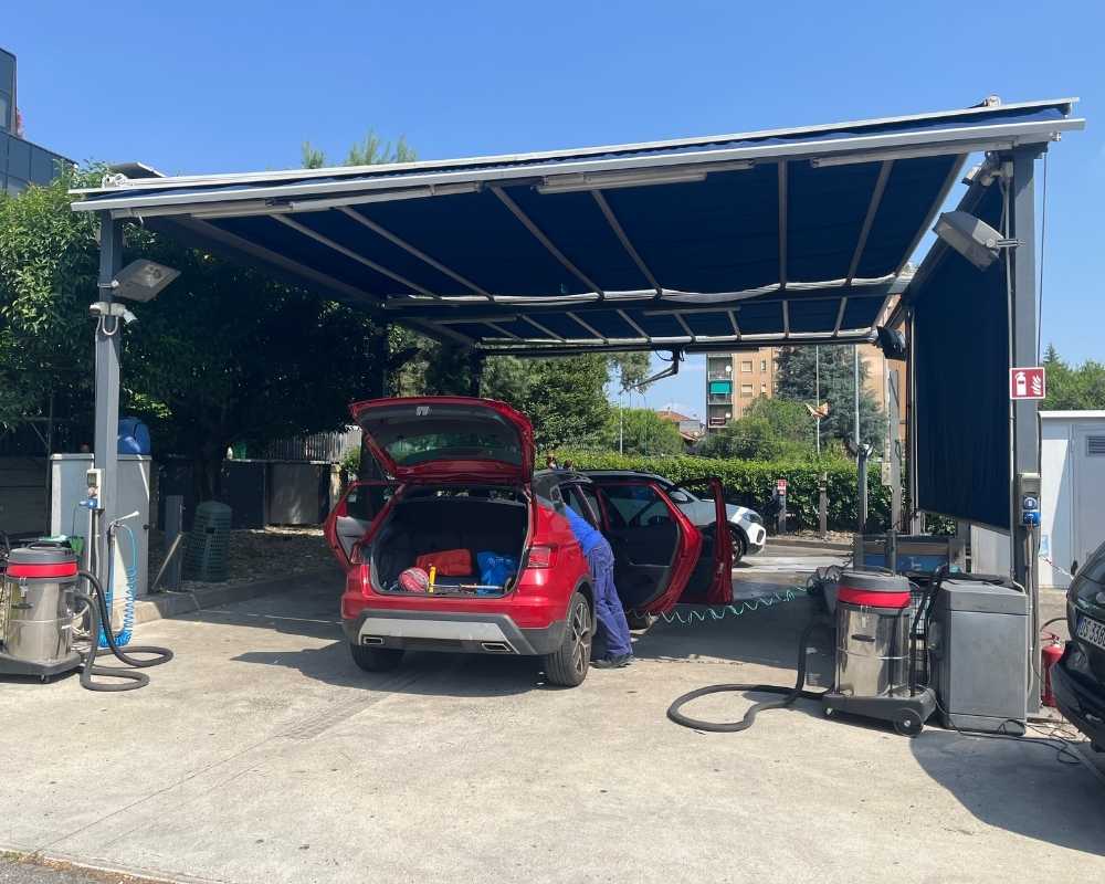 Lavaggio auto interni ed esterni