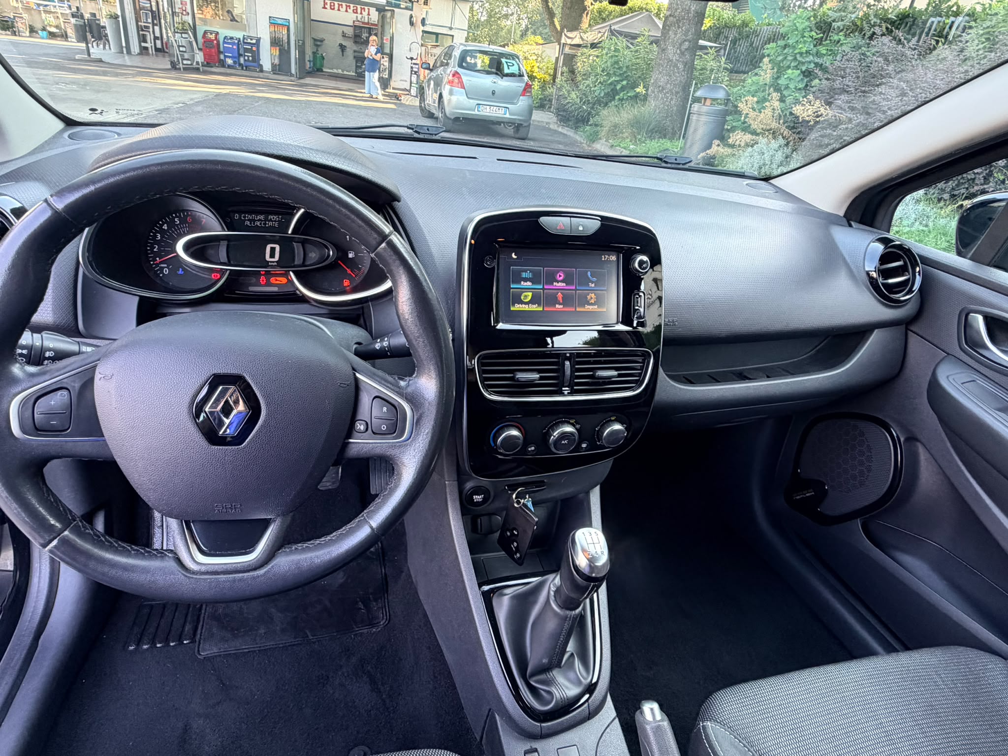 
								RENAULT CLIO SPORTER Tce full									